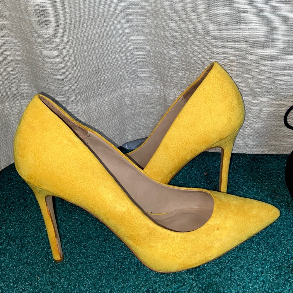 Bright Yellow Pointed Toe Heels